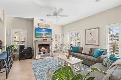 Image de Private Beach - Beach Views - Community Pool & Hot Tub - Gated Community