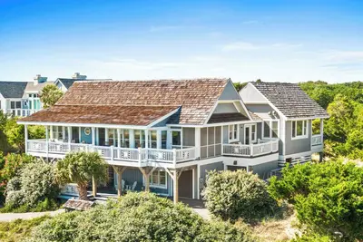 Image de Southern Charm 5br 4. 5 Ba Classic S. Beach Home Ocean & Sunset views Bhi Club