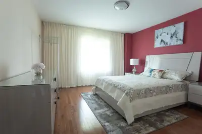Image de Main Floor Luxury Apartment in Home