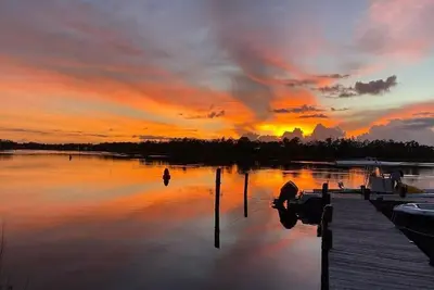 Image de River front, less than 5 miles to the gulf, private dock & boat launch!
