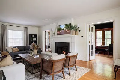 Image de ✨Ballantine Beauty✨1 Block to Iu Campus - Perfect for Iu Families & Alumni