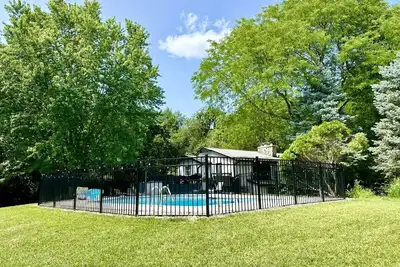 Image de Meadow Hill: Central 3/3 | 2 Fenced Acres |Pool | Walk to Beach