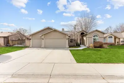 Image de Contemporary Single-Level Living W/Fenced Yard