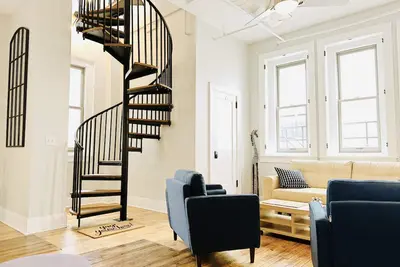 Image de The Historic Lyric Penthouse with Private Rooftop