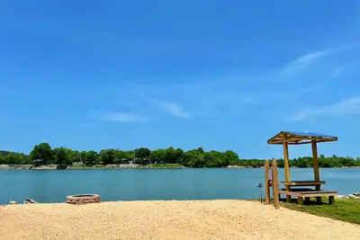 Spacious Rv lots on the Ky Lake, just minutes from historic Clifton, Tn.