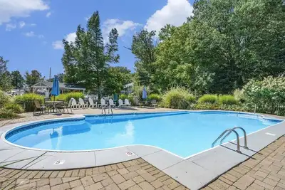 Image de Lake Escape: Year-Round Swimming Pool and Hot Tub