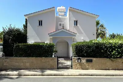 Coral Bay Villa. Private pool. Sea and Mountain Views. Great location.