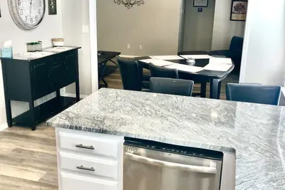 Image de Beautiful Newly Renovated 4 Bedroom Westside House