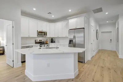 Image de Bonita Beach Bungalow Ii! Brand New Build! Cozy, Private & Close to beach!