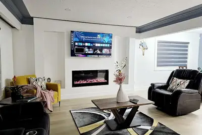 Image de Rgw'S Cozy Casa Modern & Stylish  10 min. to Rogers Place 5 min. to Down Town