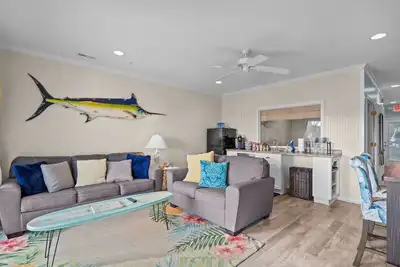 Image de Waterfront Retreat walkable to the best shops, restaurants, & charm of Southport
