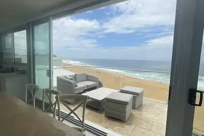Image de 17 steps-newly renovated penthouse apartment on wamberal beach. 180degree views
