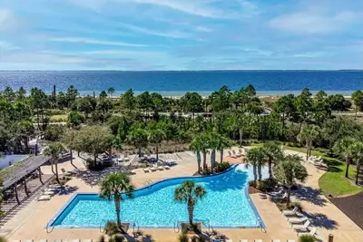 Image de Coastal Getaway w/ Mil Suite  Walk to Beach, 2 Pools, Golf Cart & More