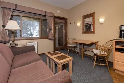 Image de Beautiful Squaw Valley resort, 2 separate units for December 24 and 25, 2023