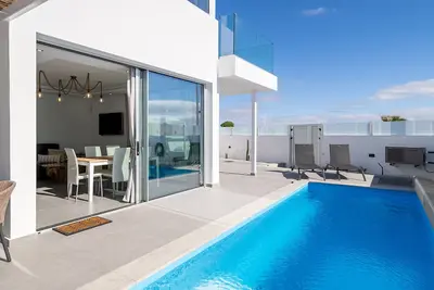 Image de Sea la Vie | Bright new 4-bedroom villa with private pool