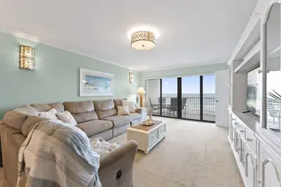 Image de Serenity by the Sea Direct Ocean Front Oasis w/Pool & Hot tub!