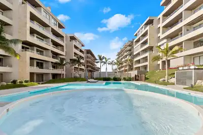 Image de Brand new beautiful 3 bedroom with huge balcony! ! ! Pool/gym/bbq/very spacious! !