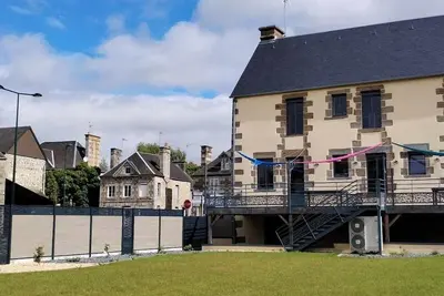 Image de Maison de campagne spacieuse avec terrasse ensoleillée, parking et proche Mont St-Michel