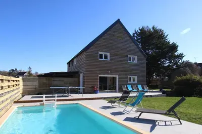 Image de Maison familiale avec piscine chauffée, proche plage et port, idéale pour vacances en tribu