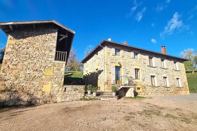 Image de Gîtes Champêtres Rénovés avec Terrasse, Jardin, et Activités pour Familles et Amis