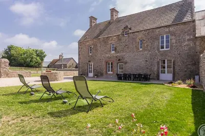 Image de Maison de Charme avec Grand Jardin, 4 Chambres, Proche Côte, Confort Moderne
