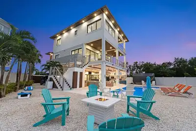 Image de Évasion de Luxe en Bord de Mer ~ Piscine ~ Quai ~ Vues Scéniques