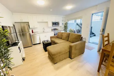 Image de New 1br Garden Suite, Ac, Ev, Parking, Wifi, Netflx,