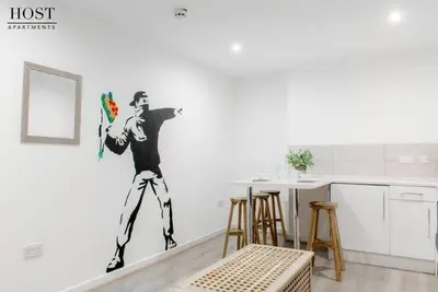Image de Host & Stay | Fleet Nightlife Iii