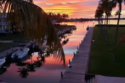 Image de Captain`s Cure~ Pet Friendly Unit w 31` Boat Slip!