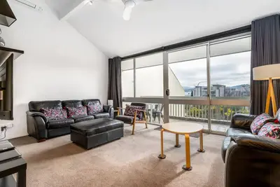 New to Vrbo: 3br Loft Apt 1min to Kingston Foreshore!