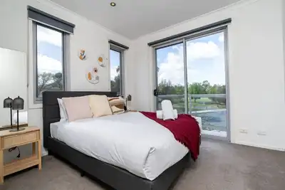 New to Vrbo: 3br Modern Apt | Prime Location 7 Mins to Cbd!