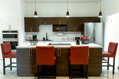 Image de Azure Luxury Heights Apartment is located in upscale Ironshore Montego Bay.