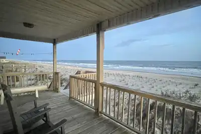 Image de Sundancer at Oak Island on the Beach.