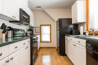 Image de Charming apt in Dt Libertyville - Near Naval Base