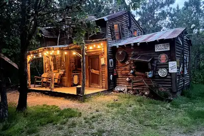 Image de Hillbilly Hilt'n - Glamp just North of the Dells!