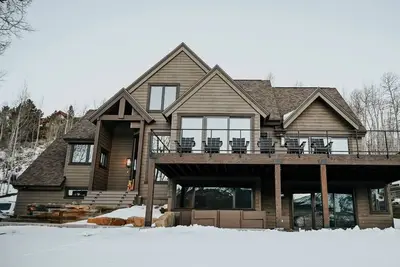 Image de Stunning home with spectacular views! Minutes from world class ski resorts!