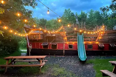 Image de Captain Morgan's Pirate Ship Cabin! 15 mins Near the Dells