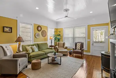 Image de April Sale! 15% off nightly rates. Cottage located steps away from downtown Psj.