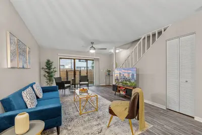 Image de Cozy Townhome| Moffitt| Pool| Gym| Fast WiFi| 2b2b