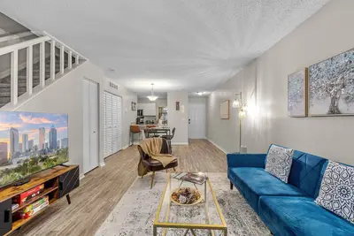 Image de Cozy Townhome| Moffitt| Pool| Gym| Fast WiFi| 2b2b