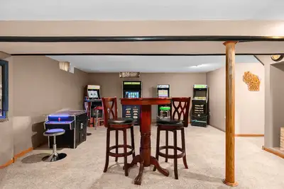 Image de Full house with fun game room in quiet residential neighborhood