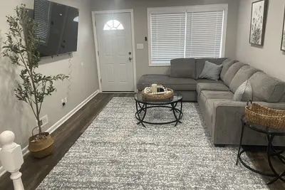 Image de Newly renovated Chic & cozy 3 Bedroom Ranch house close to I-95
