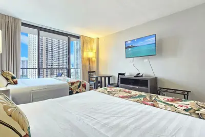 Palms 827 w/ 2 Queen Beds & Pool