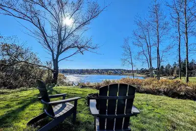 Image de Beachy Watering Cove Cottage