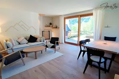 Image de Exklusives Ferienhaus vereint alpinen Charme mit modernem Komfort