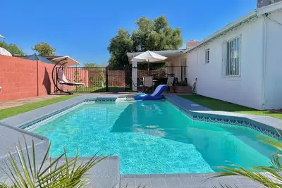 Image de Desert Villa. Private Heated Pool, Patio, Grill. 4-Bedroom. 15-mins from stadium