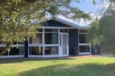 Image de A 3 minute walk to beach - Pet friendly