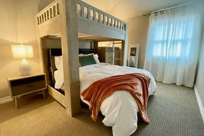 Image de Big family home. Right off Highway 25. Only 10 minutes from Garden of the Gods.