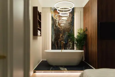 Image de Modern&central apartment with a gorgeous bathtub inside one of the two bedrooms.