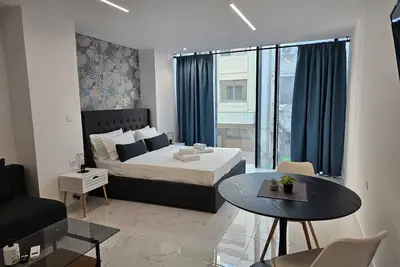 Nikis 20 Suite Number 3